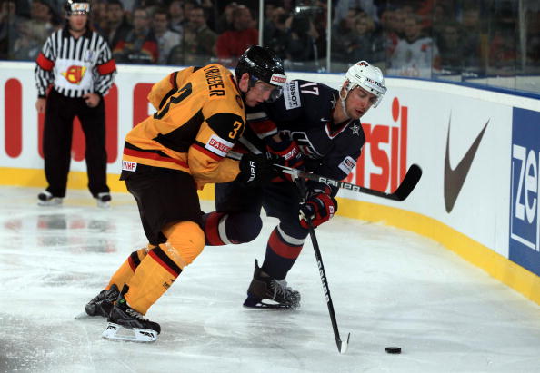 ЧМ-2010. На чемпионате мира по хоккею: сборная Германии - сборная США. Фоторепортаж. Фото: Christof KOEPSEL/Bongarts/Getty Images 