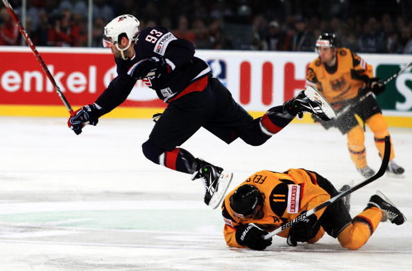ЧМ-2010. На чемпионате мира по хоккею: сборная Германии - сборная США. Фоторепортаж. Фото: Christof KOEPSEL/Bongarts/Getty Images 