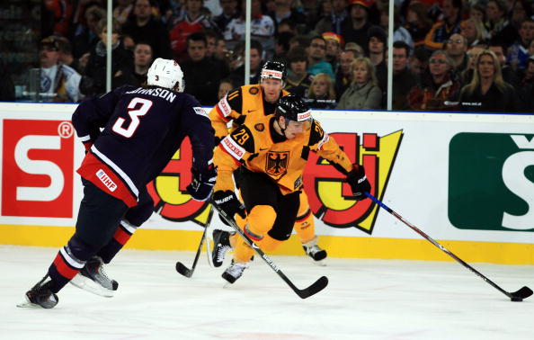 ЧМ-2010. На чемпионате мира по хоккею: сборная Германии - сборная США. Фоторепортаж. Фото: Christof KOEPSEL/Bongarts/Getty Images 