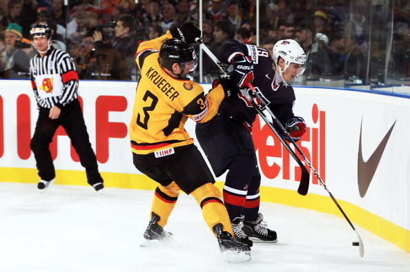 ЧМ-2010. На чемпионате мира по хоккею: сборная Германии - сборная США. Фоторепортаж. Фото: Christof KOEPSEL/Bongarts/Getty Images 