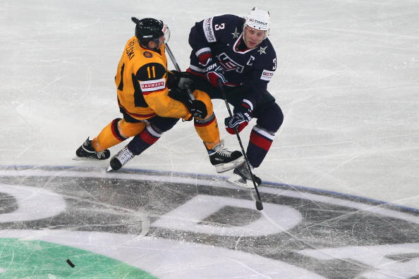 ЧМ-2010. На чемпионате мира по хоккею: сборная Германии - сборная США. Фоторепортаж. Фото: Christof KOEPSEL/Bongarts/Getty Images 