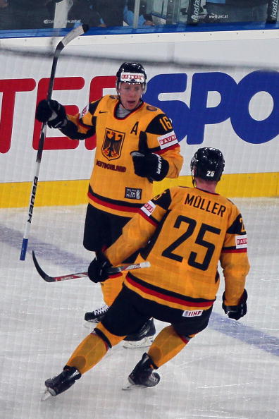 ЧМ-2010. На чемпионате мира по хоккею: сборная Германии - сборная США. Фоторепортаж. Фото: Christof KOEPSEL/Bongarts/Getty Images 