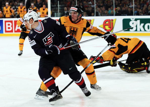 ЧМ-2010. На чемпионате мира по хоккею: сборная Германии - сборная США. Фоторепортаж. Фото: Christof KOEPSEL/Bongarts/Getty Images 