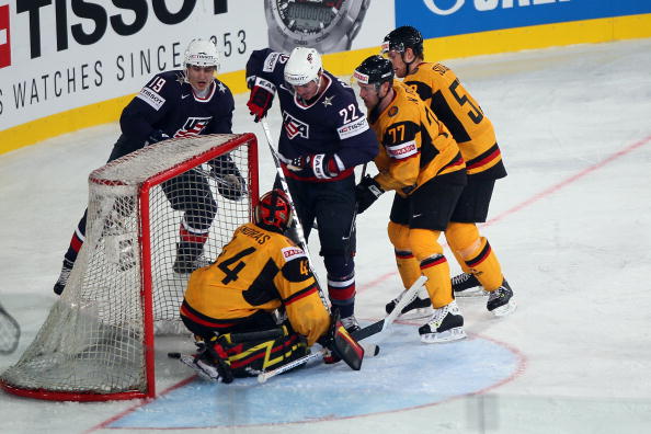 ЧМ-2010. На чемпионате мира по хоккею: сборная Германии - сборная США. Фоторепортаж. Фото: Christof KOEPSEL/Bongarts/Getty Images 