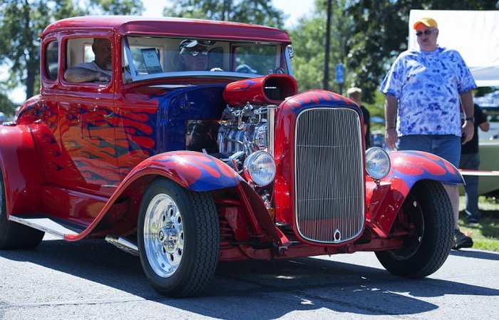 Парад в парке г. Оттавы, штат Канзас, автошоу, 21 сентября 2013 года, Ford Model A Coupe 1931 года выпуска с радиаторной сеткой 1932 года. Фото: Cat Rooney/Великая Эпоха (The Epoch Times)