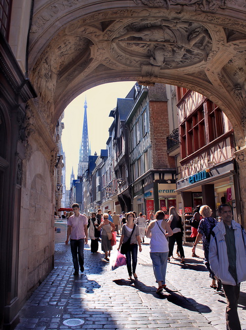 Руан. Арка на улице Больших часов. Фото: Ирина Рудская/Великая Эпоха (The Epoch Times)