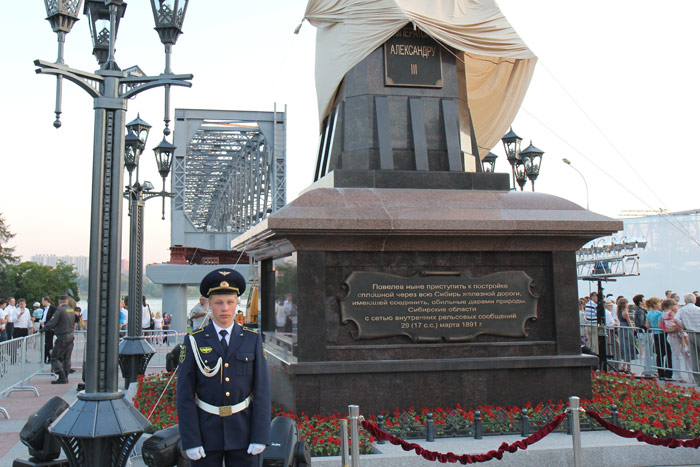 Открытие памятника императору Александру III в Новосибирске. Фото: Сергей Кузьмин/Великая Эпоха (The Epoch Times)
