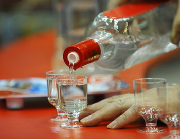 Водка, бензин и сигареты подорожают. Фото: MICHAEL GOTTSCHALK/AFP/Getty Images