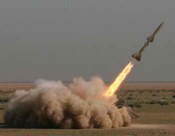 Южно-военный округ под Астраханью проводит первые стрельбы ЗРС «Тор». Фото: SHAIGAN/AFP/Getty Images