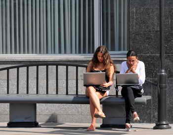  По вопросам ЕГЭ общественная палата откроет «горячую линию». Фото: YURI KADOBNOV/AFP/Getty Images