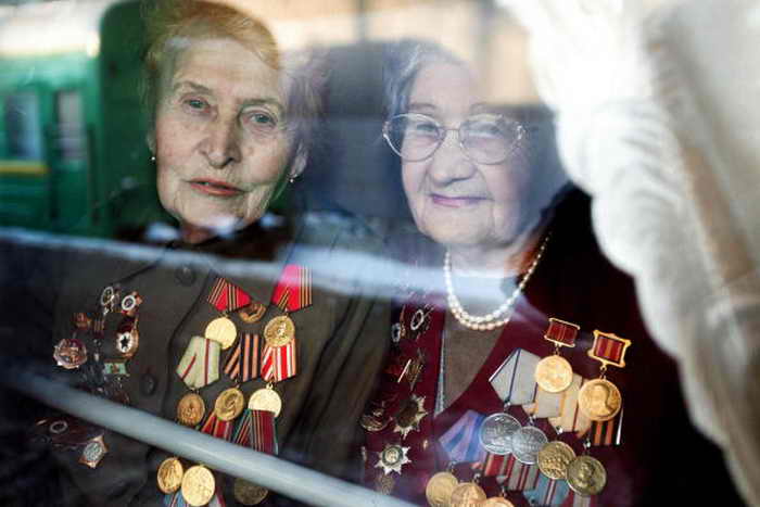 На Южном Урале нашли невручённые советские ордена и медали. Фото: SERGEY MAMONTOV/AFP/Getty Images