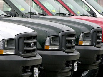 Спрос на иномарки в России требует расширения их производства. Фото с firet-vip.ru Спрос на иномарки в России требует расширения их производства. Фото с firet-vip.ru