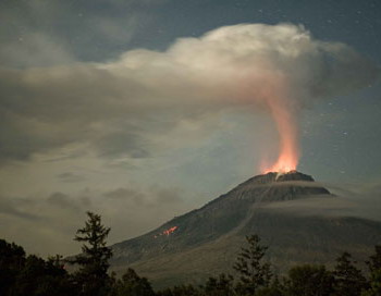 Активность вулкана Кизимен 20 июля 2011 г. Фото Н. Ушакова на сайте kscnet.ru