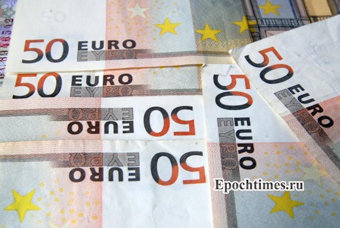 До 8 августа чиновники должны закрыть заграничные счета. Фото: Великая Эпоха (The Epoch Times)  