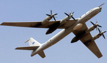 Противолодочный самолёт Ту-142. Фото: INDRANIL MUKHERJEE/AFP/Getty Images