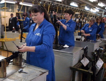 ЛДПР предложила добавить женщинам два выходных ежемесячно. Фото: STRINGER/AFP/Getty Images