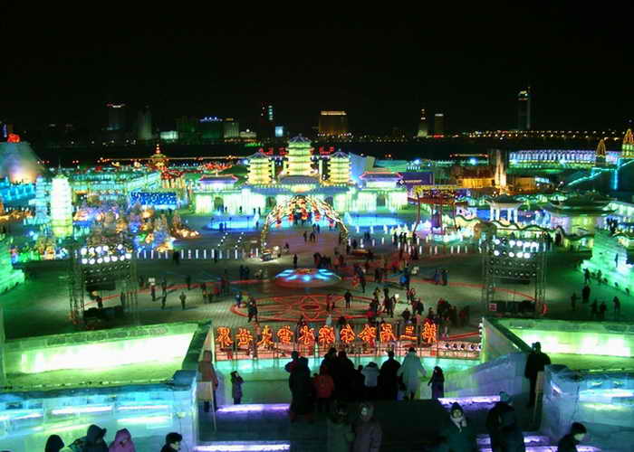 Харбин. Фестиваль снежных и ледянных фигур. Фото: Fanghong/wikimedia.org