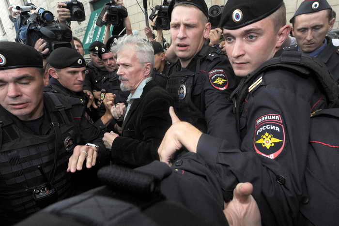 Акции «Стратегия-31» прошли в Москве и Нижнем Новгороде. Фото: VASILY MAXIMOV/AFP/Getty Images