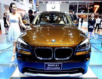 Российская сборка BMW X1 в Калининграде сделала авто еще лучше, а цена стала ниже. Фото: PORNCHAI KITTIWONGSAKUL/AFP/Getty Images