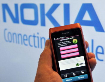 N8 - новый смартфон от Nokia, посредством которого компания ведёт борьбу за долю рынка с Apple Inc и Research In Motion (RIM) Ltd. 21 октября, Хельсинки, Финляндия. Фото: Markku ULANDAER/AFP/Getty Images N8 - новый смартфон от Nokia, посредством которого компания ведёт борьбу за долю рынка с Apple Inc и Research In Motion (RIM) Ltd. 21 октября, Хельсинки, Финляндия. Фото: Markku ULANDAER/AFP/Getty Images