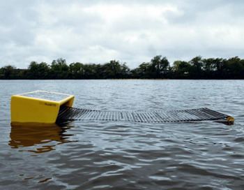 Робот Seaswarm может автономно перемещаться по поверхности воды, представляя собой новую систему удаления нефти и очищения поверхности океана. Фото с сайта theepochtimes.com Робот Seaswarm может автономно перемещаться по поверхности воды, представляя собой новую систему удаления нефти и очищения поверхности океана. Фото с сайта theepochtimes.com