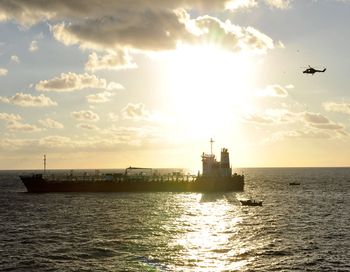 Сухогруз «Александра» затонул в результате столкновения с контейнеровозом компании Hyundai, который проходил ходовые испытания в акватории движения судна «Александра». Фото South Korean Defense Ministry via Getty Images Сухогруз «Александра» затонул в результате столкновения с контейнеровозом компании Hyundai, который проходил ходовые испытания в акватории движения судна «Александра». Фото South Korean Defense Ministry via Getty Images