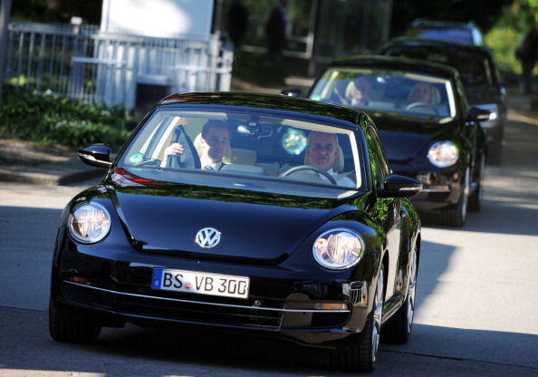 На заводе Volkswagen выпушен 10-миллионный автомобиль. Фоторепортаж об автомобилях седьмого поколения, выпускаемых компанией. Фото: Spencer Platt/ INGO WAGNER/AFP/Getty Images На заводе Volkswagen выпушен 10-миллионный автомобиль. Фоторепортаж об автомобилях седьмого поколения, выпускаемых компанией. Фото: Spencer Platt/ INGO WAGNER/AFP/Getty Images