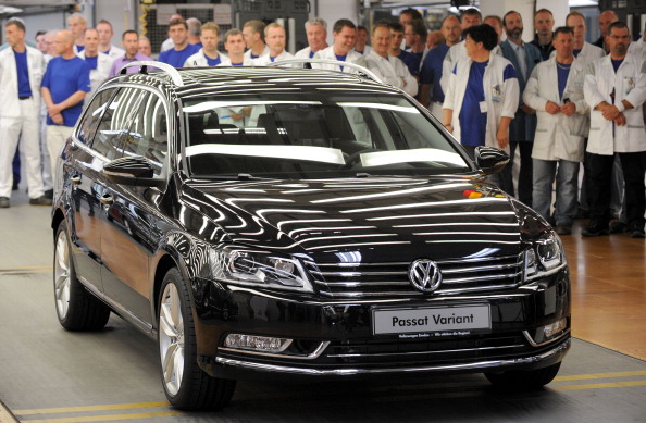 На заводе Volkswagen выпушен 10-миллионный автомобиль. Фоторепортаж об автомобилях седьмого поколения, выпускаемых компанией. Фото: Spencer Platt/ INGO WAGNER/AFP/Getty Images На заводе Volkswagen выпушен 10-миллионный автомобиль. Фоторепортаж об автомобилях седьмого поколения, выпускаемых компанией. Фото: Spencer Platt/ INGO WAGNER/AFP/Getty Images