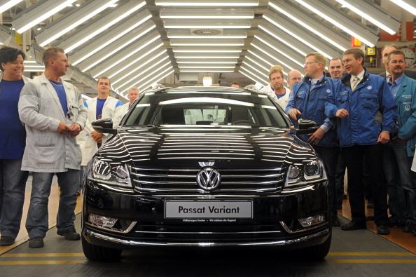 На заводе Volkswagen выпушен 10-миллионный автомобиль. Фоторепортаж об автомобилях седьмого поколения, выпускаемых компанией. Фото: Spencer Platt/ INGO WAGNER/AFP/Getty Images На заводе Volkswagen выпушен 10-миллионный автомобиль. Фоторепортаж об автомобилях седьмого поколения, выпускаемых компанией. Фото: Spencer Platt/ INGO WAGNER/AFP/Getty Images