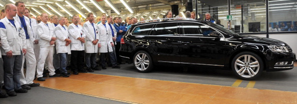 На заводе Volkswagen выпушен 10-миллионный автомобиль. Фоторепортаж об автомобилях седьмого поколения, выпускаемых компанией. Фото: Spencer Platt/ INGO WAGNER/AFP/Getty Images На заводе Volkswagen выпушен 10-миллионный автомобиль. Фоторепортаж об автомобилях седьмого поколения, выпускаемых компанией. Фото: Spencer Platt/ INGO WAGNER/AFP/Getty Images