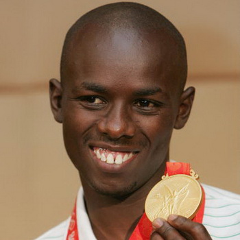 Самюэль Ванджиру  - олимпийский чемпион по марафону. Фото:  JIJI PRESS/AFP/Getty Images