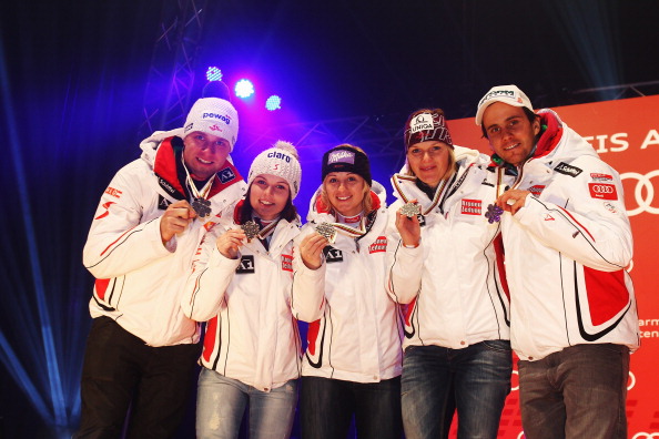 На чемпионате мира по горным лыжам (FIS) в командных соревнованиях Франция завоевала золотую медаль, Австрия -  серебряную медаль и  Швеция  -  бронзовую медаль. Фото: Christophe Pallot/Agence/Clive Mason/Lars Baron/Sandra Montanez/Bongarts/Getty Images