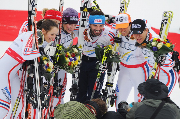 На чемпионате мира по горным лыжам (FIS) в командных соревнованиях Франция завоевала золотую медаль, Австрия -  серебряную медаль и  Швеция  -  бронзовую медаль. Фото: Christophe Pallot/Agence/Clive Mason/Lars Baron/Sandra Montanez/Bongarts/Getty Images
