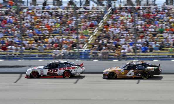 Автомобили Ford и Dodge победили на авторалли NASCAR. Фоторепортаж со скоростной трассы штата Айовы. Фото: Tom Pennington/Getty Images for NASCAR Автомобили Ford и Dodge победили на авторалли NASCAR. Фоторепортаж со скоростной трассы штата Айовы. Фото: Tom Pennington/Getty Images for NASCAR