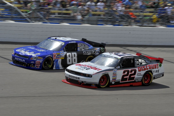 Автомобили Ford и Dodge победили на авторалли NASCAR. Фоторепортаж со скоростной трассы штата Айовы. Фото: Tom Pennington/Getty Images for NASCAR Автомобили Ford и Dodge победили на авторалли NASCAR. Фоторепортаж со скоростной трассы штата Айовы. Фото: Tom Pennington/Getty Images for NASCAR