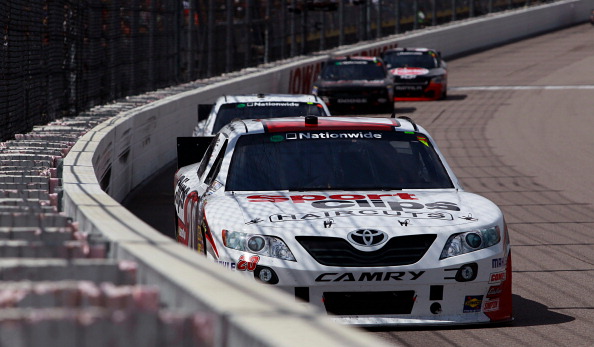 Автомобили Ford и Dodge победили на авторалли NASCAR. Фоторепортаж со скоростной трассы штата Айовы. Фото: Tom Pennington/Getty Images for NASCAR Автомобили Ford и Dodge победили на авторалли NASCAR. Фоторепортаж со скоростной трассы штата Айовы. Фото: Tom Pennington/Getty Images for NASCAR