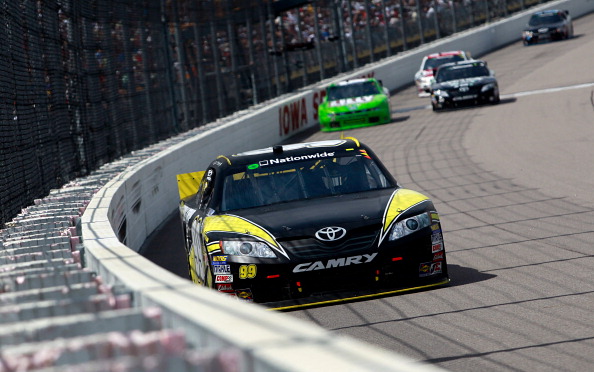 Автомобили Ford и Dodge победили на авторалли NASCAR. Фоторепортаж со скоростной трассы штата Айовы. Фото: Tom Pennington/Getty Images for NASCAR Автомобили Ford и Dodge победили на авторалли NASCAR. Фоторепортаж со скоростной трассы штата Айовы. Фото: Tom Pennington/Getty Images for NASCAR