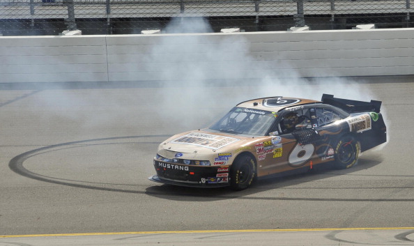 Автомобили Ford и Dodge победили на авторалли NASCAR. Фоторепортаж со скоростной трассы штата Айовы. Фото: Tom Pennington/Getty Images for NASCAR Автомобили Ford и Dodge победили на авторалли NASCAR. Фоторепортаж со скоростной трассы штата Айовы. Фото: Tom Pennington/Getty Images for NASCAR