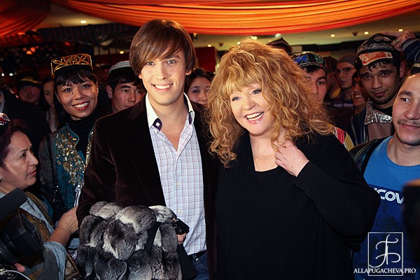 Алла Пугачева и Максим Галкин на  премьере фильма «Высоцкий. Спасибо, что живой». Фото с сайта  allapugacheva.pro