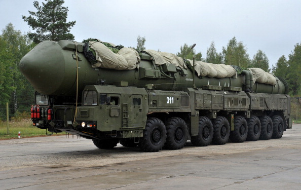 РС-24 «Ярс» - засекреченный ракетный комплекс, был продемонстрирован в Тейковском гарнизоне. Фото: ANDREY SMIRNOV/AFP/Getty Images