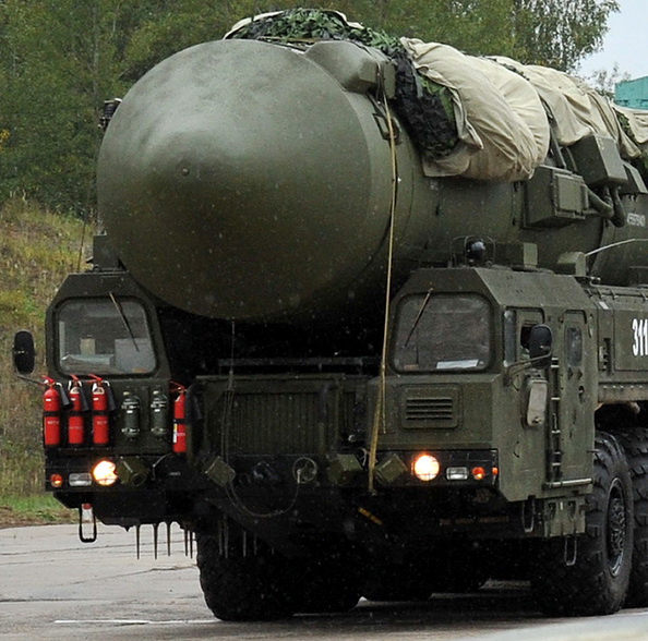 РС-24 «Ярс» - засекреченный ракетный комплекс, был продемонстрирован в Тейковском гарнизоне. Фото: ANDREY SMIRNOV/AFP/Getty Images