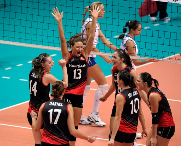 Женская сборная России по волейболу проиграла Турции и вышла из чемпионата. Фоторепортаж с матча. Фото: Claudio Villa/Getty Images