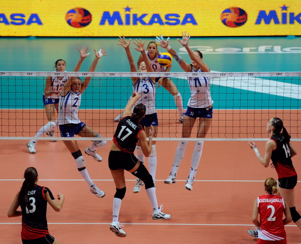 Женская сборная России по волейболу проиграла Турции и вышла из чемпионата. Фоторепортаж с матча. Фото: Claudio Villa/Getty Images