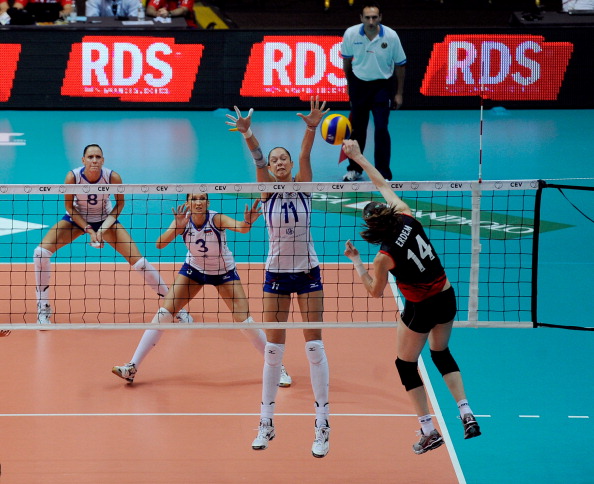 Женская сборная России по волейболу проиграла Турции и вышла из чемпионата. Фоторепортаж с матча. Фото: Claudio Villa/Getty Images