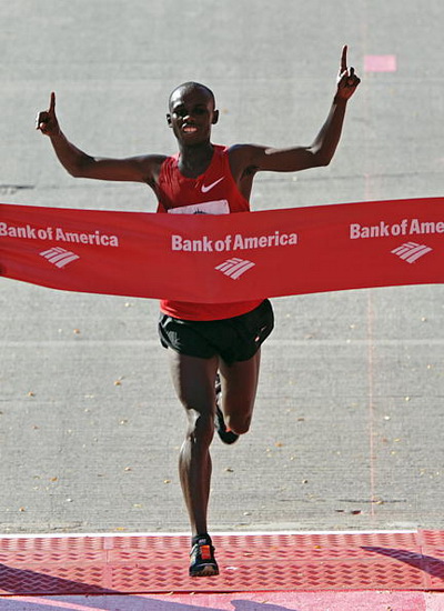 Фоторепортаж о самоубийстве кенийского марафонца Сэмюэля Ванджиру. Фото: AFP PHOTO / GABRIEL BOUYS AFP Фоторепортаж о самоубийстве кенийского марафонца Сэмюэля Ванджиру. Фото: AFP PHOTO / GABRIEL BOUYS AFP