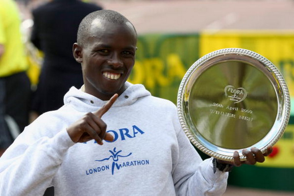 Фоторепортаж о самоубийстве кенийского марафонца Сэмюэля Ванджиру. Фото: AFP PHOTO / GABRIEL BOUYS AFP Фоторепортаж о самоубийстве кенийского марафонца Сэмюэля Ванджиру. Фото: AFP PHOTO / GABRIEL BOUYS AFP
