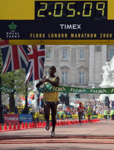 Фоторепортаж о самоубийстве кенийского марафонца Сэмюэля Ванджиру. Фото: AFP PHOTO / GABRIEL BOUYS AFP Фоторепортаж о самоубийстве кенийского марафонца Сэмюэля Ванджиру. Фото: AFP PHOTO / GABRIEL BOUYS AFP