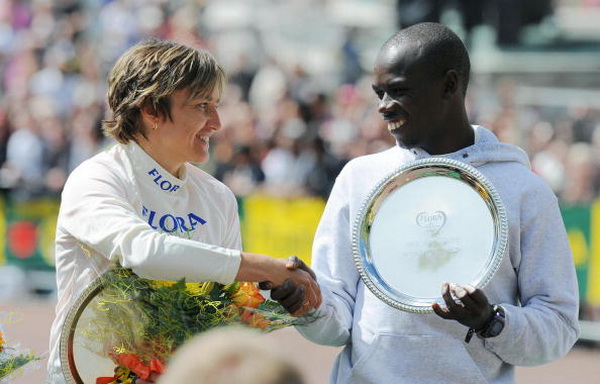 Фоторепортаж о самоубийстве кенийского марафонца Сэмюэля Ванджиру. Фото: AFP PHOTO / GABRIEL BOUYS AFP Фоторепортаж о самоубийстве кенийского марафонца Сэмюэля Ванджиру. Фото: AFP PHOTO / GABRIEL BOUYS AFP