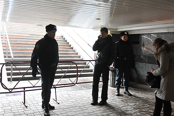 Милиция оцепила площадь Независимости после демонтажа палаточного городка предпринимателей. Фото: Владимир Бородин/The Epoch Times Украина