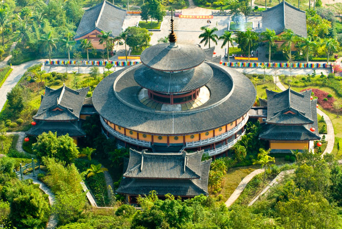 Хайнань - огромный тропический остров, расположенный на самом юге Китая. Фото:   Huaizhong Wang/Photos.com 